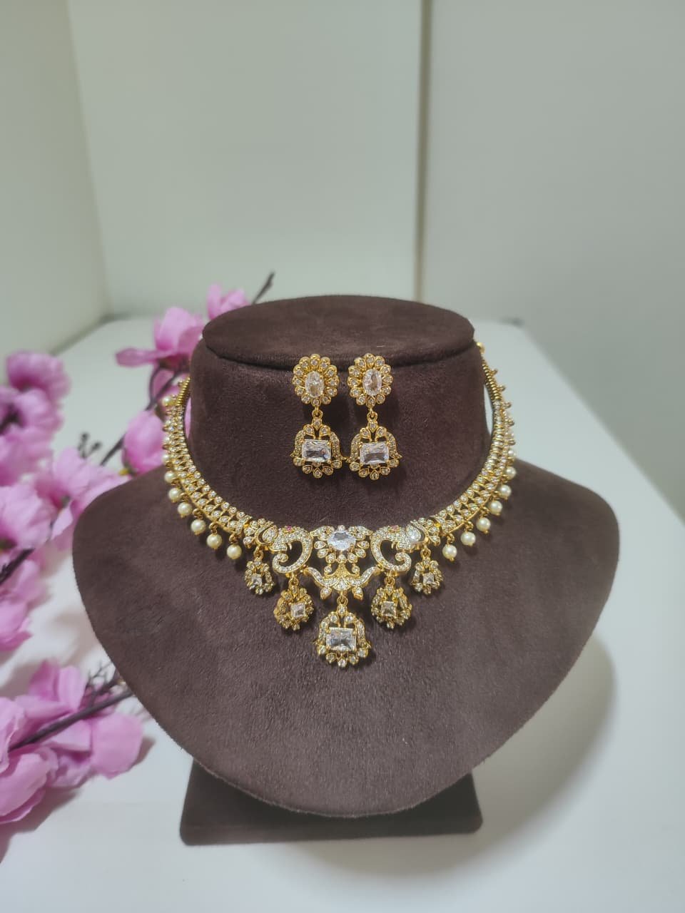 Traditional necklace set with CZ stones and pearls - Image 2